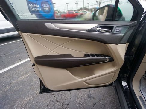 Used 2019 Lincoln MKC Premiere image 16