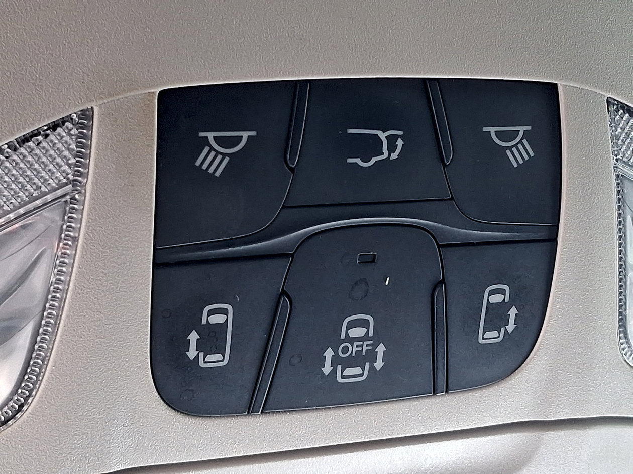 Used 2023 Chrysler Voyager LX FWD image 25