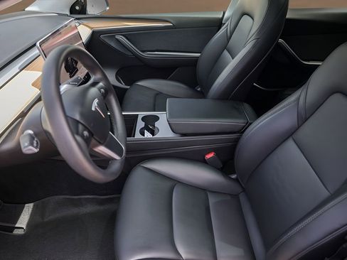 Used 2023 Tesla Model Y AWD image 9