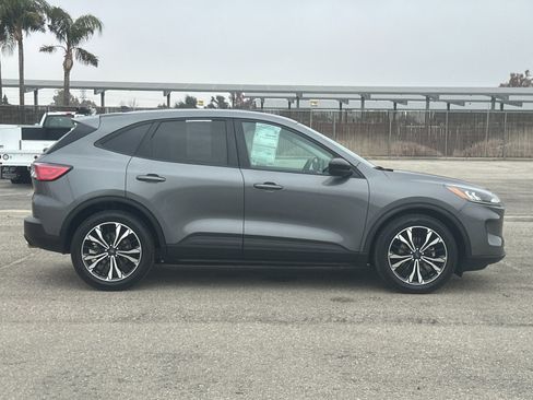 Certified 2022 Ford Escape SE w/ SE Sport Appearance Package image 3