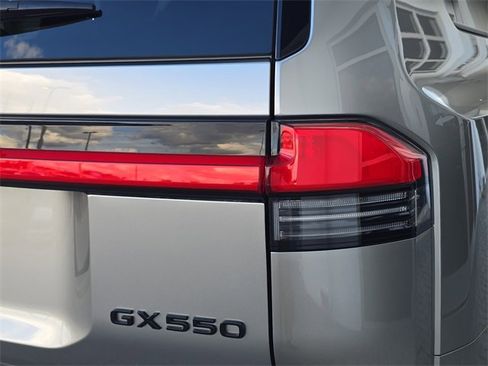 Used 2024 Lexus GX 550 image 8