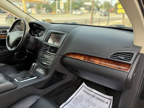 Used 2013 Lincoln MKT AWD image 26