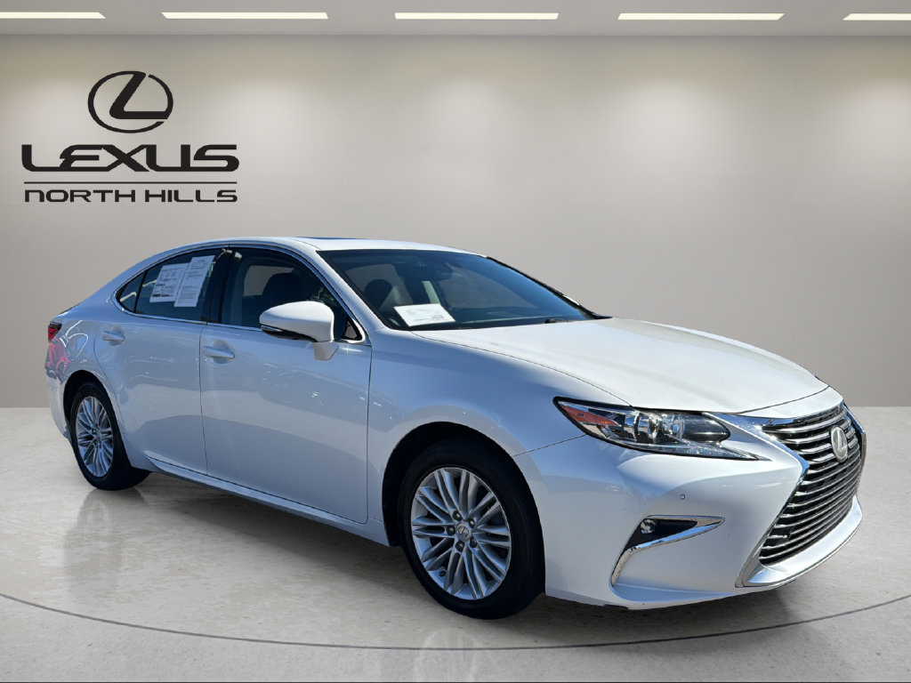 Used 2017 Lexus ES 350 w/ Premium Package FWD image 4