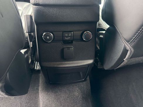 Used 2019 Ford Explorer XLT w/ Equipment Group 202A AWD/4WD image 18