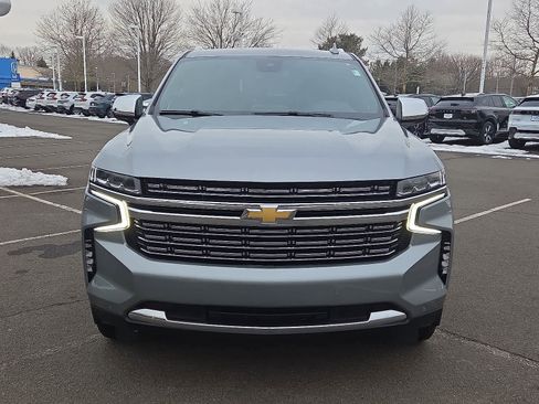 Used 2023 Chevrolet Suburban Premier image 2