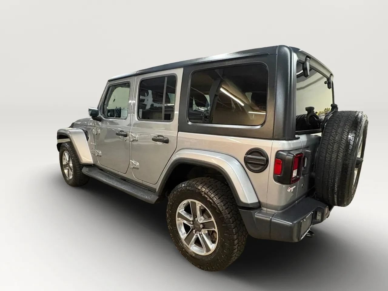 Used 2018 Jeep Wrangler Unlimited Sahara w/ Dual Top Group AWD/4WD image 7