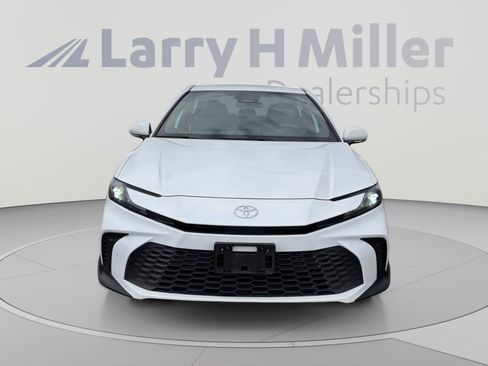 Used 2025 Toyota Camry SE FWD image 8
