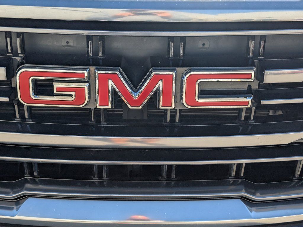Used 2024 GMC Yukon XL AT4 AWD/4WD image 3