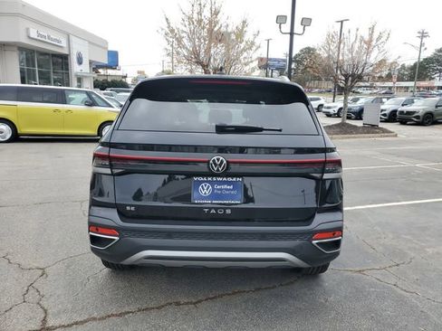 Certified 2025 Volkswagen Taos SE w/ Panoramic Sunroof Package image 5