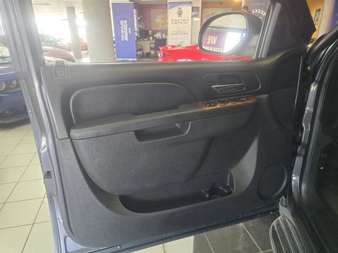 Used 2011 Chevrolet Avalanche LS image 7