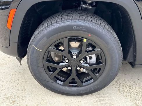 New 2025 Jeep Grand Cherokee Altitude RWD image 4