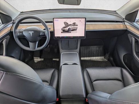 Used 2024 Tesla Model Y Long Range AWD/4WD image 18