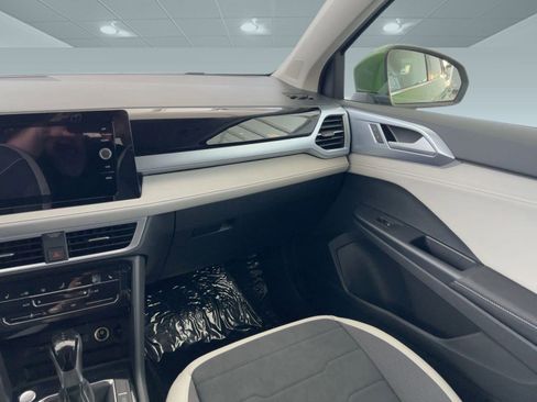 New 2026 Volkswagen Taos SE image 27