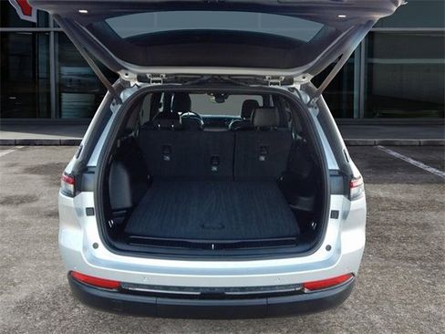 Used 2024 Jeep Grand Cherokee Altitude image 5