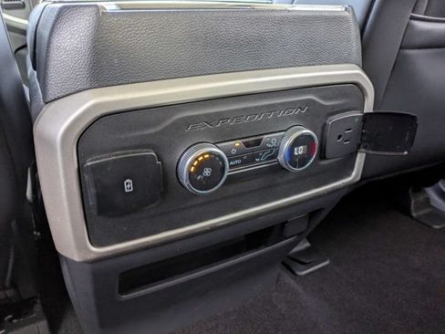 Used 2022 Ford Expedition XLT RWD image 16
