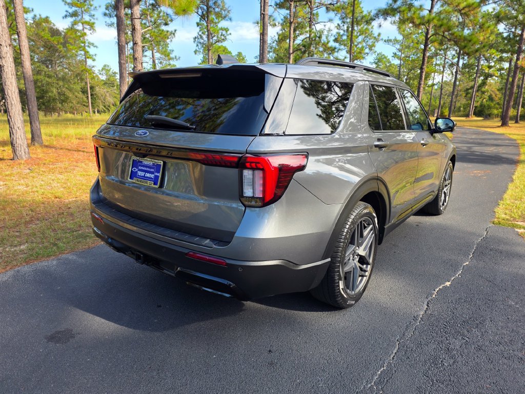 Used 2025 Ford Explorer ST-Line w/ Premium Package RWD image 5
