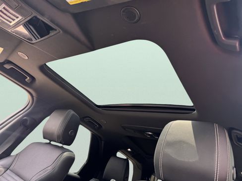 Used 2023 Land Rover Discovery S R-Dynamic image 6