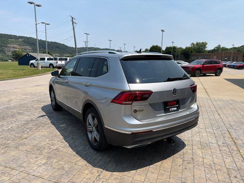 Used 2020 Volkswagen Tiguan SEL AWD/4WD image 6