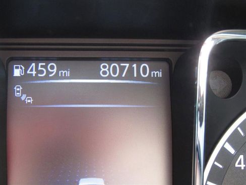 Used 2017 Nissan Titan SV image 16