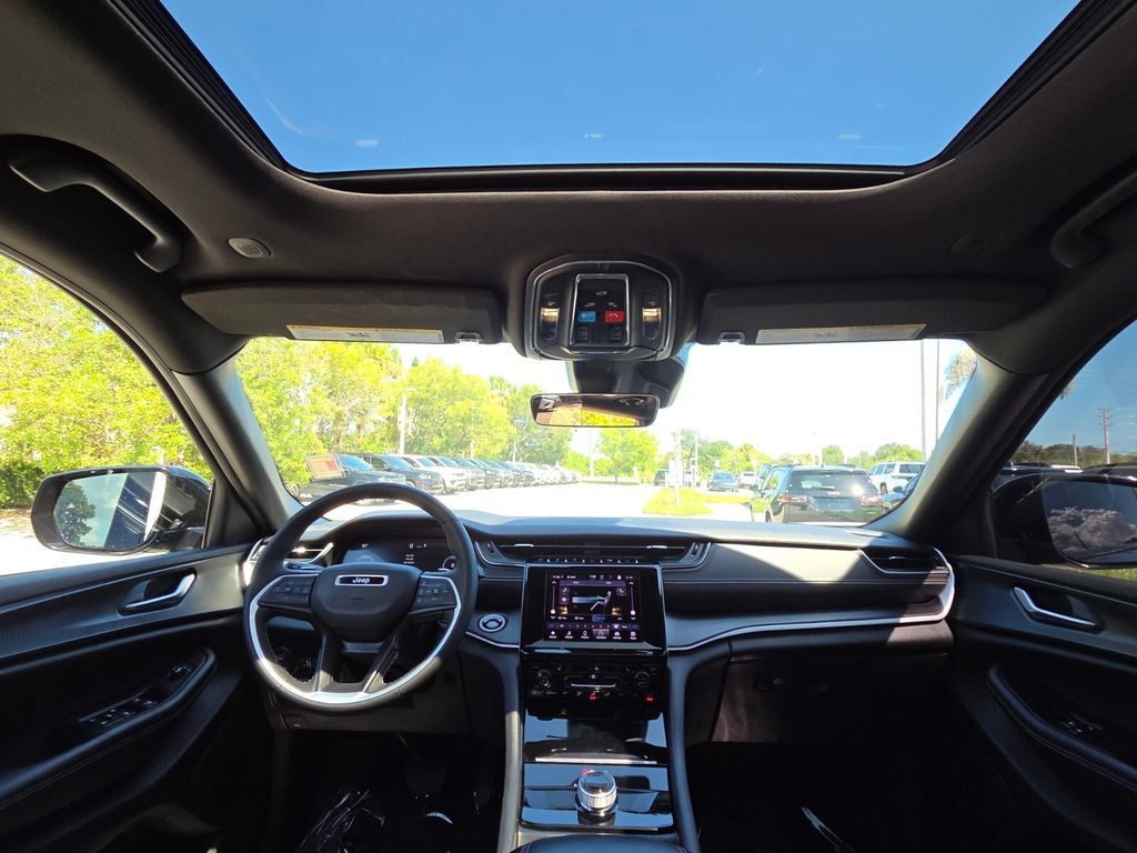 Used 2024 Jeep Grand Cherokee L Altitude AWD/4WD image 27