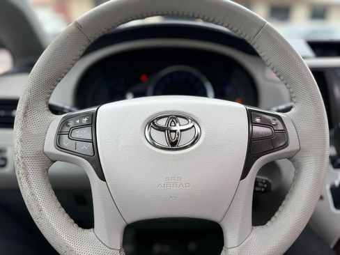 Used 2012 Toyota Sienna XLE image 21