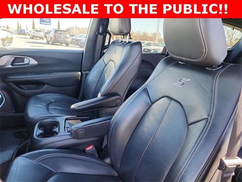Used 2021 Chrysler Pacifica Touring-L w/ S Appearance Package image 11