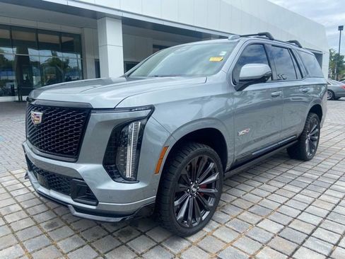 Used 2025 Cadillac Escalade V AWD/4WD image 2