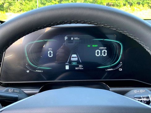 Used 2023 Kia Niro EX FWD image 19