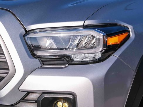 Certified 2022 Toyota Tacoma TRD Off-Road w/ TRD Premium Off Road Package AWD/4WD image 12