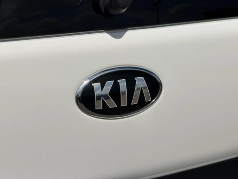Used 2018 Kia Soul + FWD image 13