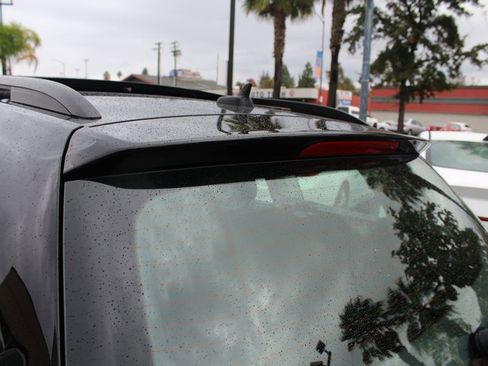 Used 2017 Volkswagen Golf SE image 17