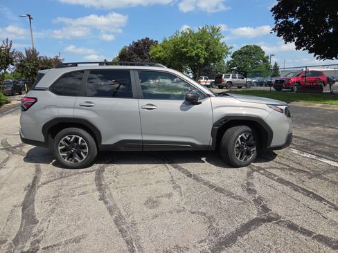 Certified 2025 Subaru Forester Premium AWD/4WD image 2