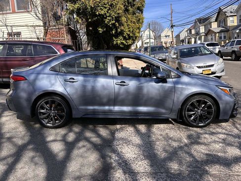 Used 2023 Toyota Corolla SE w/ SE Premium Package image 5