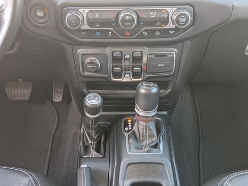 Used 2021 Jeep Wrangler Unlimited Sahara w/ Safety Group AWD/4WD image 21