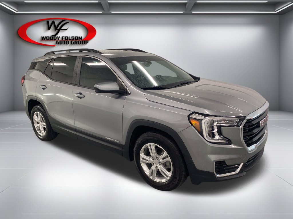 Used 2024 GMC Terrain SLE w/ Driver Convenience Package FWD image 3