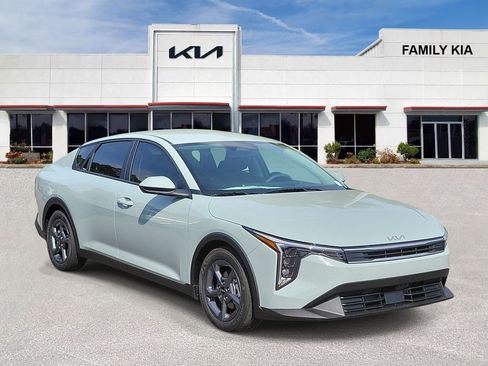 New 2026 Kia K4 LXS image 1