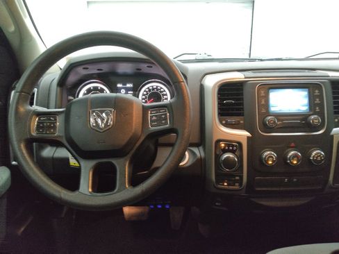 Used 2019 RAM 1500 Classic SLT AWD/4WD image 22
