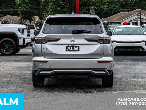 Used 2025 Mitsubishi Outlander SE FWD image 12
