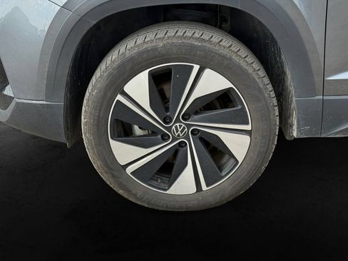 Used 2025 Volkswagen Taos SE AWD/4WD image 12