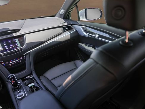 Used 2026 Cadillac XT5 Sportv w/ LPO, Onyx Lite Package AWD/4WD image 29