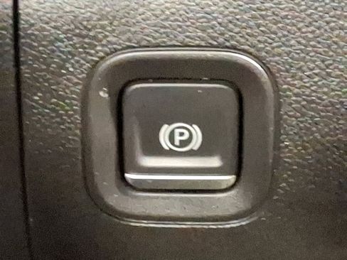 Used 2022 Chevrolet Silverado 1500 Custom Trail Boss image 25