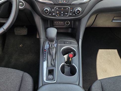 Used 2024 Chevrolet Equinox LT FWD image 22
