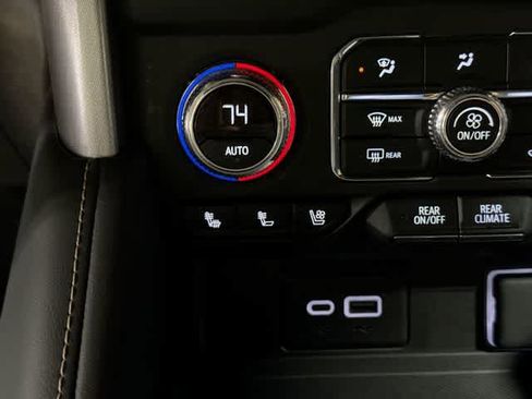 Used 2024 GMC Yukon SLT AWD/4WD image 33