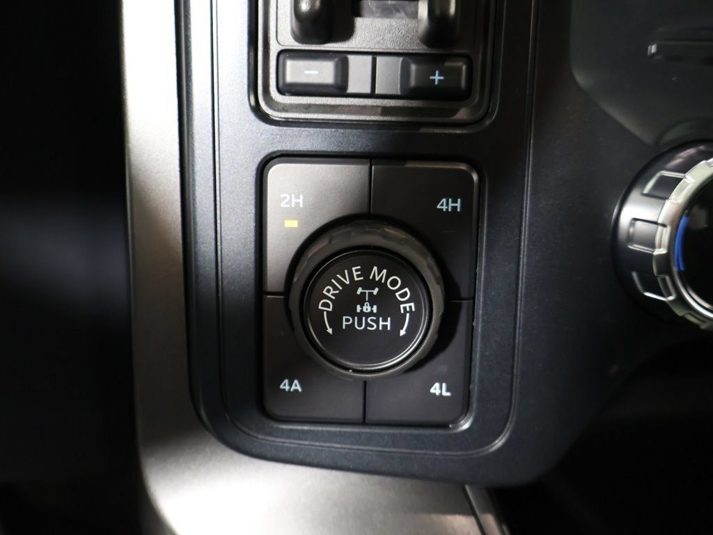 Used 2025 Ford F150 Lariat AWD/4WD image 59
