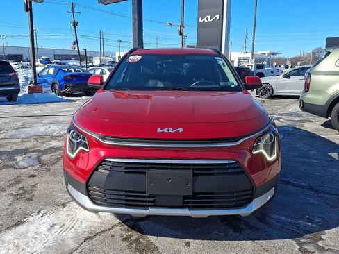Used 2024 Kia Niro EX image 2