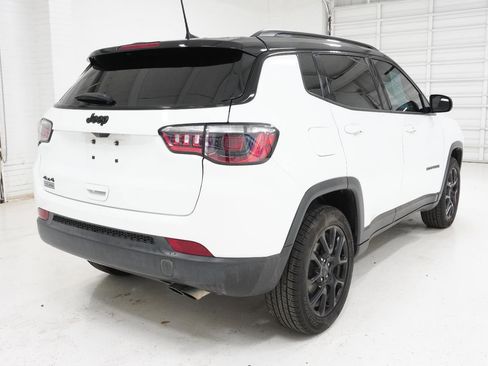 Used 2022 Jeep Compass Latitude AWD/4WD image 5