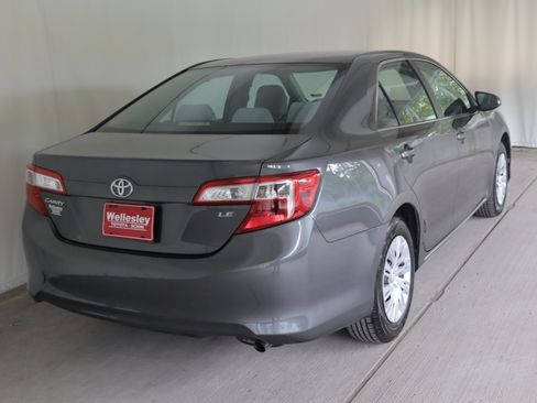 Used 2013 Toyota Camry LE FWD image 6