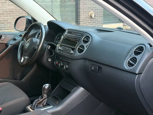 Used 2013 Volkswagen Tiguan S image 9