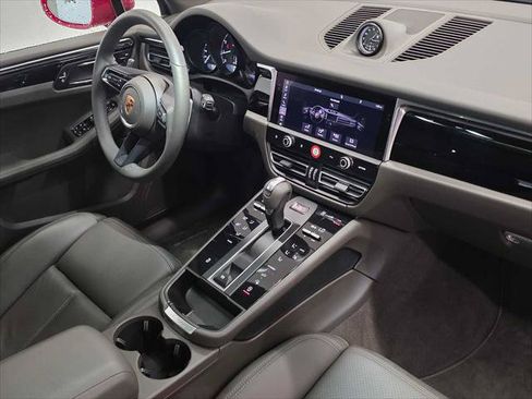 Used 2025 Porsche Macan AWD/4WD image 10
