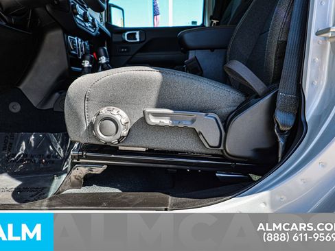 Used 2024 Jeep Wrangler Sahara image 20